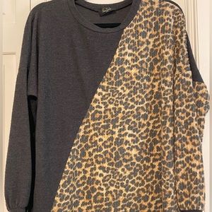 LTX Sportswear Animal Print; Large Long sleeve pullover